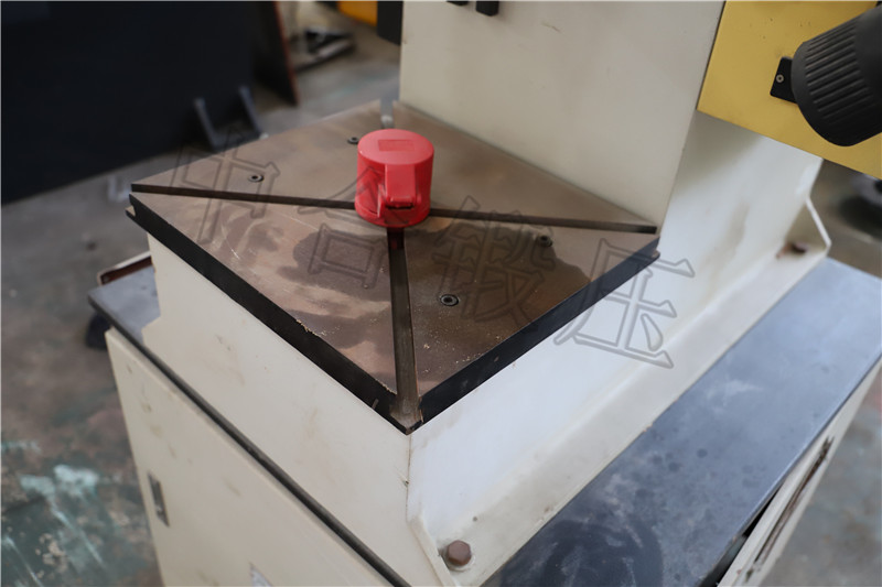 6.3吨单臂液压机