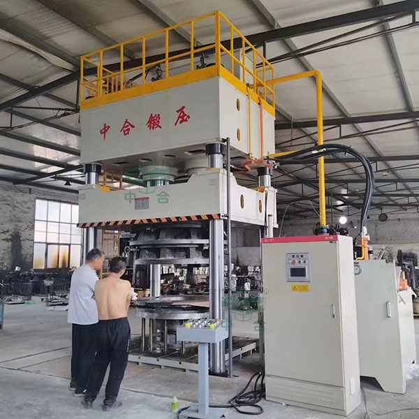 800吨四柱液压机安装完成.jpg 800吨四柱液压机安装完成.jpg