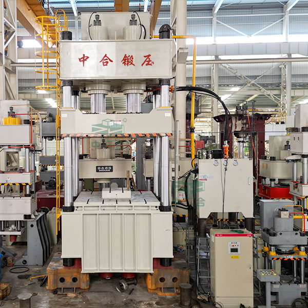 800吨四柱液压机车间实物.jpg 800吨四柱液压机车间实物.jpg