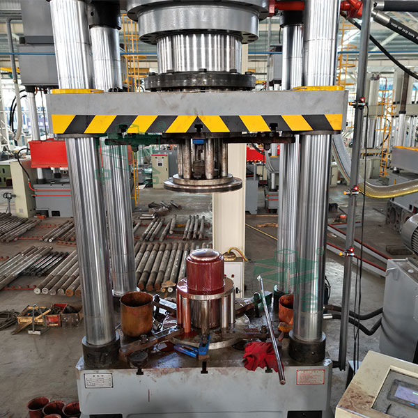 400吨紫铜内胆拉伸液压机试机.jpg
