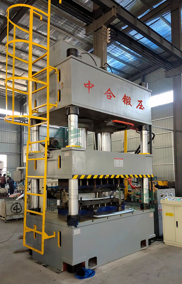 500吨四柱液压机.jpg 500吨四柱液压机.jpg