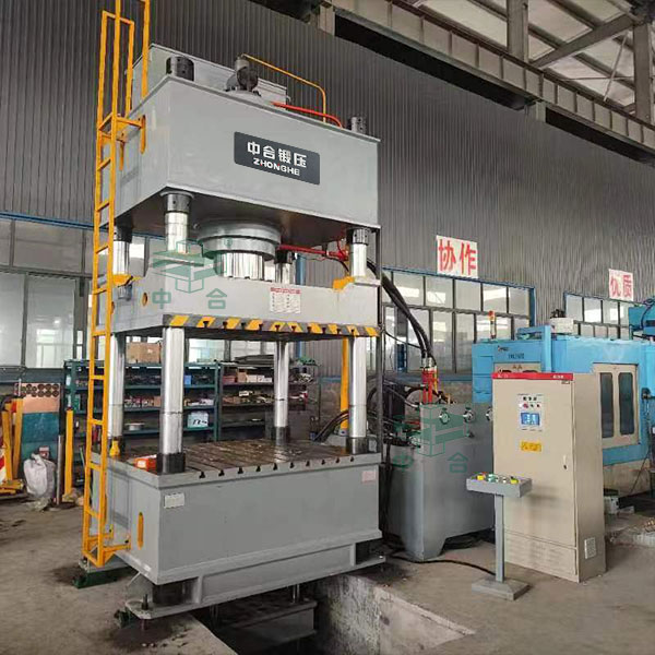 500吨四柱液压机带液压垫.jpg 500吨四柱液压机带液压垫.jpg