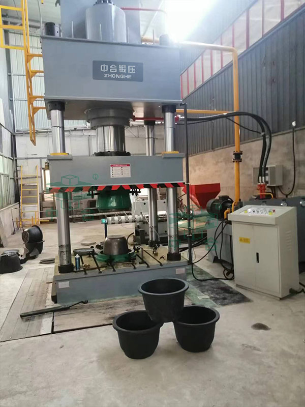 塑料花盆成型液压机试机.jpg 塑料花盆成型液压机试机.jpg
