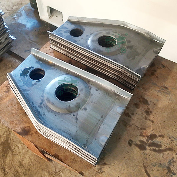 半挂车配件.jpg 半挂车配件.jpg