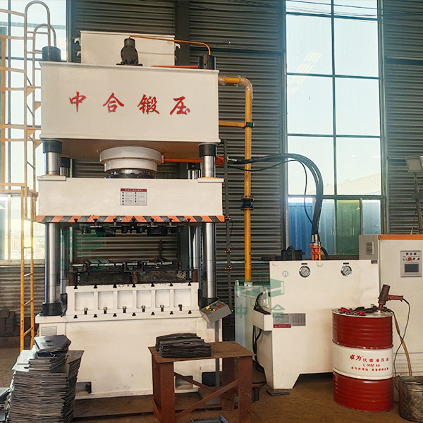 500吨半挂车配件成型液压机.jpg 500吨半挂车配件成型液压机.jpg