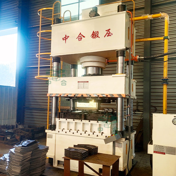 500吨四柱压力机试机.jpg 500吨四柱压力机试机.jpg